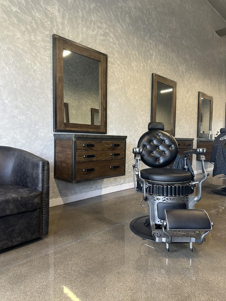 Espejo y sillón de barbería